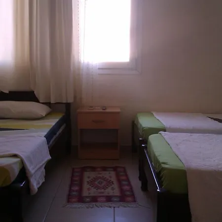 بيت شباب Pinara & فتحية