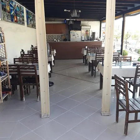 بيت شباب Pinara & فتحية