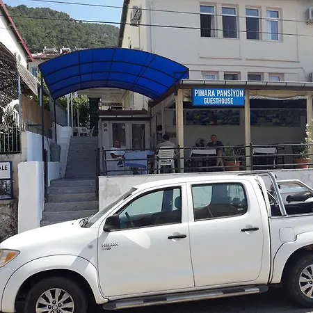 Vandrerhjem Pinara & *